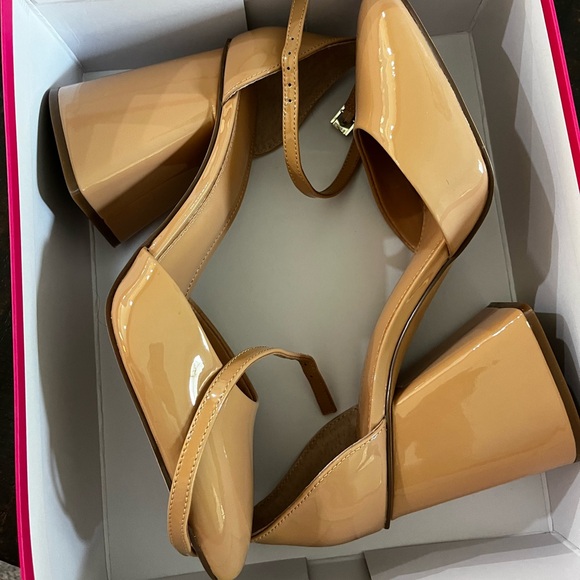 VC- Addilenz Vince Camuto Heels - Picture 2 of 5
